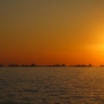 35-coucher de soleil sur le BOSPHORE- les bateaux attendent l'autorisation pour passer 786 [640x480] - Copie - Copie