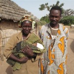 FAMILLE AVEC SON BEBE DE 2 JOURS (Small)