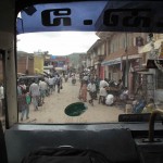 TRAVERSEE D'UN VILLAGE EN BUS