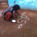 KOLAM DEVANT LA MAISON